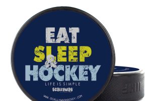 Eishockey Puck von SCALLYWAG® Modell EAT SLEEP HOCKEY.